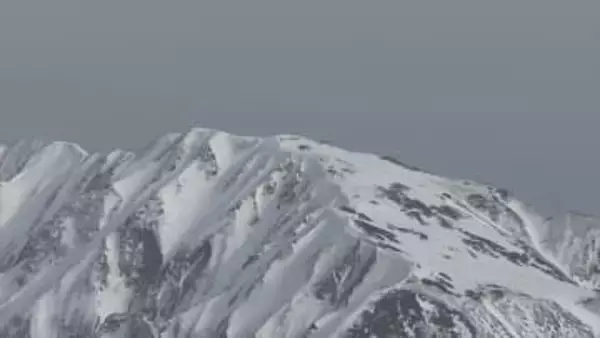 冬山登山中、韓国籍男性5人のパーティーと日本人3人のパーティーがホワイトアウトで下山できず救助要請　山頂小屋で警察と合流し、全員自力下山　登山届は提出　鳥取・国立公園大山