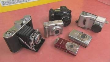 令和の「レトロブーム」で…コンパクトデジタルカメラ「コンデジ」が大流行って本当？　リサイクルショップで古いカメラを査定したら…驚きの結果　昔“330円”で購入した中古品の買取金額は？