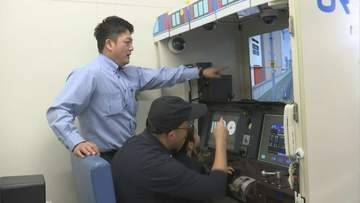 観光列車「あめつち」車内見学に長蛇の列　とっとりえきまつり　親子連れや鉄道ファンでにぎわう