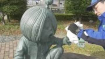 妖怪たちがピカピカに　地元企業が「水木しげるロード」清掃活動