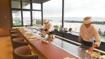 絶景と美食を堪能　皆生温泉の旅館に、視界を遮らない鉄板焼きカウンター誕生　鳥取県米子市
