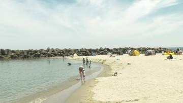 「皆生温泉海遊ビーチ」海開き　「めっちゃきれい、透明！」岡山から、大阪から…海水浴客大興奮　猛暑予想…新たな熱中症対策も