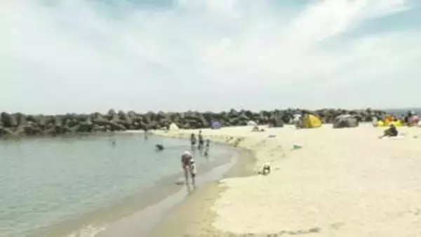 「皆生温泉海遊ビーチ」海開き　「めっちゃきれい、透明！」岡山から、大阪から…海水浴客大興奮　猛暑予想…新たな熱中症対策も