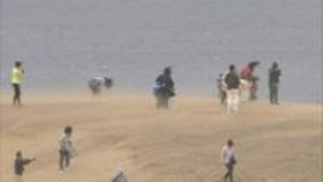 春の嵐で鳥取砂丘では砂嵐　今年初の「夏日」でサクラも一気に満開に　観光客も思わず「イエス、ベリーホット」6月下旬並みの陽気