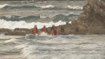 １人が行方不明　鳥取県岩美町の海岸　遊泳中の高校生３人流される
