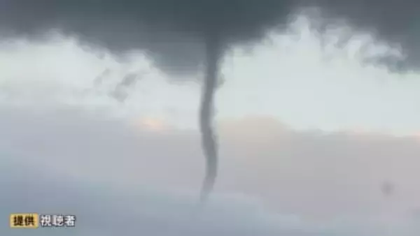 日本海の海上で複数の竜巻のようなものを確認…雷、強風、波浪注意報発表中　鳥取県鳥取市