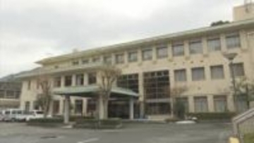 水道料・下水道使用料などを役場窓口で預かり、約3か月分レターケースや自分の机の中に放置していた…「公金の取り扱いとしては極めて不適切」　鳥取県日野町の30代女性主任を停職1か月の懲戒処分