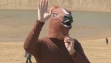 「馬取県・馬（バ）ズらせ隊」が動画撮影　職員名簿から探し出して隊員をスカウト「鳥」と「馬」の字が似ていて馬にまつわる名所が多く「鳥取県」改め「馬鳥県」に