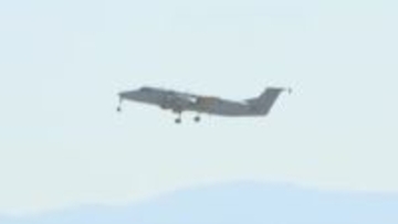 「再びタッチアンドゴーです」アメリカ軍横田基地所属の輸送機「C-12J」米軍輸送機が飛来　鳥取県の航空自衛隊美保基地に　慣熟目的で4回目