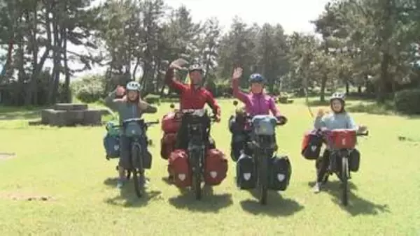 「旅ではなくロマンス」50か国10万キロを自転車で走破　夫婦と娘2人のスイス人一家「パッシュファミリー」の教育スタイル「教科書ではなく活動を通して学び、砂漠を横断して砂漠を学ぶ」