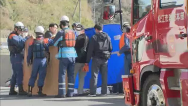 【続報】境水道で男性の遺体見つかる…身長約170センチ、白のカッターシャツ、黒色のズボンを着用　行方不明届が出された20代男性か…岸壁で男性所有の車を発見　警察が関連を捜査