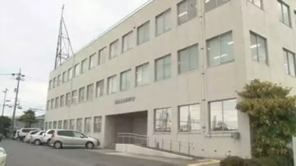 沖でレジャー用のボートが転覆しているのを発見…特殊警備救難艇やヘリが出動し捜索→持ち主が係留せず砂浜に置いていたボートが漂流していたことが判明