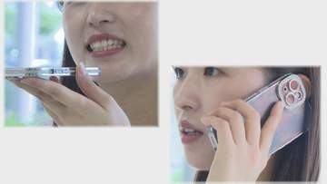 スマホ通話をするとき、スマホを耳にあてずに「ピザ持ち」する人が増えている…なぜ？　「受話器持ち」とどちらが正解？