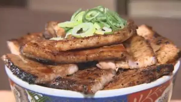 「松屋」はないけど「豚丼屋」はある…ボリューム満点・豚バラメガ盛りに舌鼓　「最後の出店」常連の鳥取県にできた絶品専門店とは？