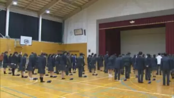 「震度5弱」で1日遅れた始業式　断水解消も…続く「飲み水使用不可」　給食センターは停止のまま…給食は緊急食「救給カレー」