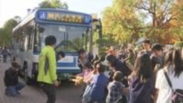 バスや鉄道など公共交通に親しんで　鳥取市でとっとり交通フェスタ　家族連れなどで賑わう