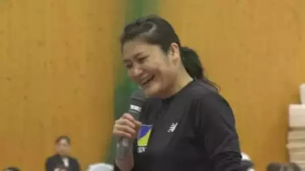 競技人口減少に危機感　金メダリスト伊調馨さん　鳥取県倉吉市のレスリング体験会で子どもたちに指導