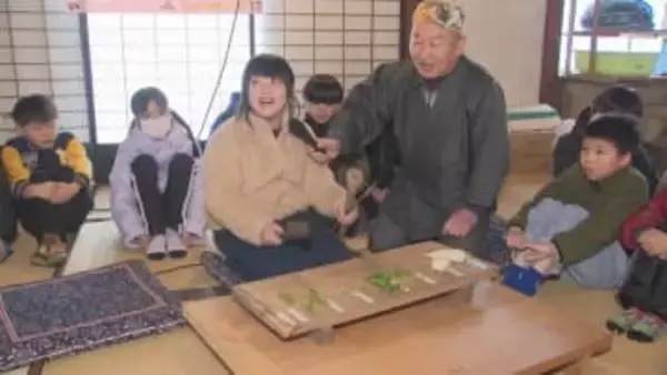 無病息災と五穀豊穣願う　鳥取県鳥取市で伝統行事「七草がゆ」と「鳥追い」