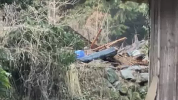 「建物が焼け落ちて煙が上がっている」　島根県邑南町で民家など3棟が全焼