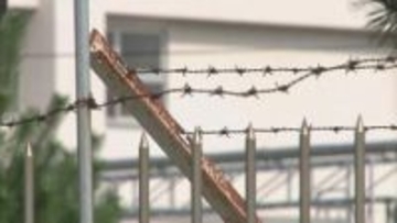 有刺鉄線が張られた柵を、脚立を使って乗り越え、不正に外出…陸上自衛隊出雲駐屯地の20歳陸士長に停職2日の懲戒処分　「外出許可を申し出たが、上司から外出自粛を促され、憤って柵を乗り越えて外に出た」