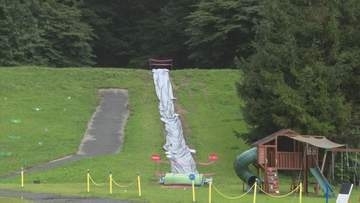 ウォータースライダーで上から滑って来た子どもと衝突し、当時8歳の小学生が死亡　イベントの引率責任者の町職員を「減給」の懲戒処分　児童の両親は「軽過ぎる」「全く納得できない」　島根県邑南町