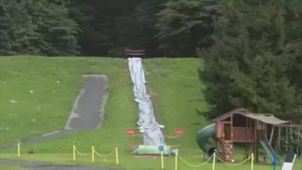 ウォータースライダーで上から滑って来た子どもと衝突し、当時8歳の小学生が死亡　イベントの引率責任者の町職員を「減給」の懲戒処分　児童の両親は「軽過ぎる」「全く納得できない」　島根県邑南町
