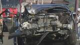 「国道でミキサー車と乗用車が正面衝突…ミキサー車が畑に転落、乗用車は大破　乗用車に乗っていた70代男性が死亡　ミキサー車を運転していた女性は一時車内に閉じ込められる　鳥取県八頭町」の画像1