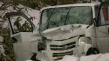 片側1車線の県道で大型トレーラが対向車線にはみ出し、軽トラックに衝突…軽トラック運転の高齢男性が死亡　鳥取県日南町