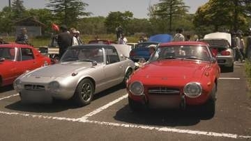 「ヨタハチ」「ハコスカ」「ハチロク」昭和の懐かしい車…「ハーレー」など大型バイクも　旧車好きたちが集結　貴重…昭和初めの「焼玉発動機」も【写真あり】