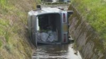 用水路に転落、横倒しになった車両の中で心肺停止の男性を発見　搬送先の病院で死亡を確認　鳥取県倉吉市