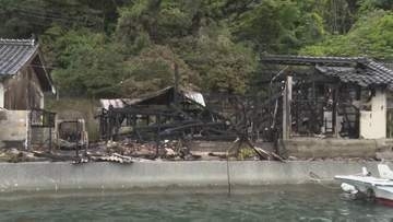 2階で寝ていた妻が火災報知機の音に気付き1階に下りると…煙が充満　民家と倉庫が全焼　焼け跡から１人の遺体見つかる　島根・浜田市