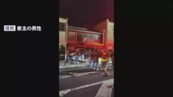 パトカーの制止振り切り逃走の乗用車が倉庫に衝突　信号無視も　同乗者の2人が軽傷　未明の島根県松江市