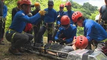 国立公園大山で夏山遭難救助訓練　今年は兵庫県警からも初参加　各地で今年一番の暑さに「気温が上がってくるので脱水が心配される」