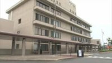 「近所に住む男が私の家の玄関のドアを叩いている」近所住民宅の玄関ガラスをステッキで叩き割る…無職の男(83)を逮捕　ステッキは普段「杖」として使用