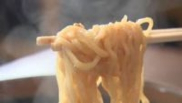 ”熱々”年越しそばやラーメンを食べると「鼻水出る」のはなぜ？　耳鼻科医に聞くと、納得の「体のメカニズム」が…　対策はある？