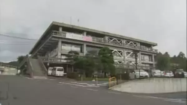 小学校教諭が校内に筆箱を置き忘れ、入れていたUSBメモリーのみがなくなる　児童96人分の氏名・写真・成績一覧表データなど紛失