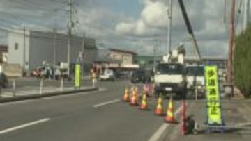 「歩行者は10メートルくらい飛ばされた」赤信号を無視して交差点に進入　横断歩道を渡っていた男性がはねられ重傷見込み　運転していた女(50代)を過失運転致傷容疑で現行犯逮捕