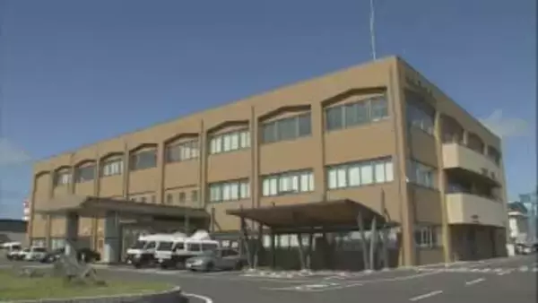 飲食店内で他の客の顔面を拳で殴る暴行…57歳無職の男を現行犯逮捕、調べに対し黙秘　「酔っ払いに暴力を振るわれた」被害男性は加療日数不詳の口唇裂傷