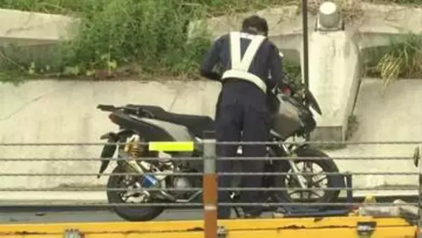 仲間とツーリング中のバイク事故…山陰道を走行中、ワイヤーロープの支柱に衝突　意識不明だった70代男性が死亡　死因は頚髄損傷疑い