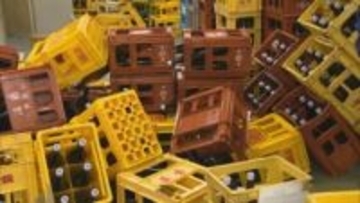 被害額は数百万円の予想…2000本の酒瓶倒れる「初めての体験です」病院では透析治療が一時中断「震度5強」の被害　鳥取県境港市