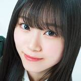 「櫻坂46山下瞳月、ビーチフラッグ対決で稲熊ひなに敗れ“最弱クイーン”も「もらい慣れました」」の画像1