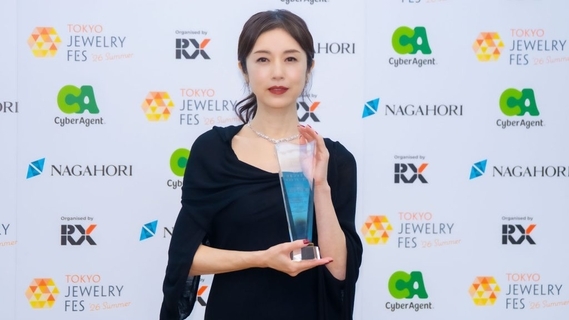 高岡早紀「まとっているだけでとても高貴な気分に」芸能生活40周年の節目に新たな栄誉