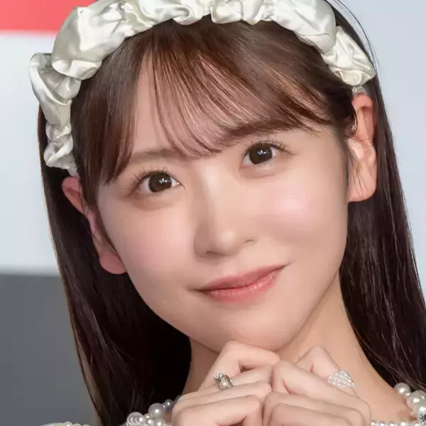FRUITS ZIPPER櫻井優衣、ハンバーガー片手に見せた笑顔がかわい過ぎる…「国宝級の美しさ」「モグモグ美女」「この笑顔は反則過ぎる」