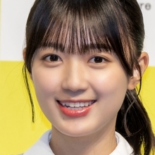 日向坂46平尾帆夏の“陽気な”キャラ作りに一同大笑い「理科室ではラメ使い放題。ヘェーイ！」