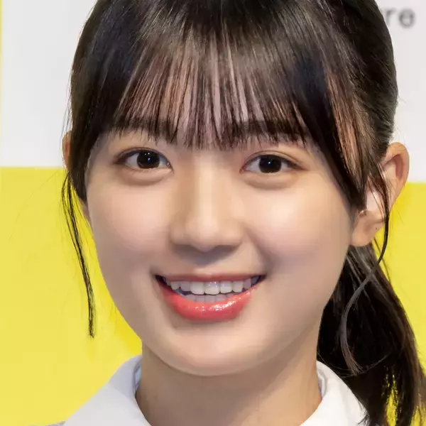 日向坂46平尾帆夏の“陽気な”キャラ作りに一同大笑い「理科室ではラメ使い放題。ヘェーイ！」
