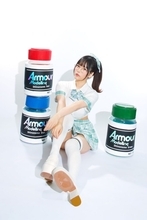 東雲うみ、ポップな制服姿で魅せる“東雲グリーン”の正体