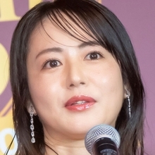 磯山さやか、爽やかで大人っぽい衣装がステキ「とても似合ってます」「すごくキレイ」「いつも魅力的で好き」と反響