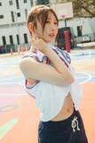 「日向坂46藤嶌果歩、ミニバス少女の面影にキュン　ポニテ×ユニフォームで魅せる爽やかへそチラ」の画像1