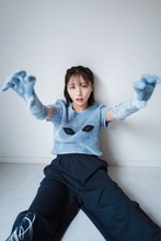 日向坂46大野愛実、“世界征服”をテーマに撮影…無邪気な姿からキュートな魅力まで