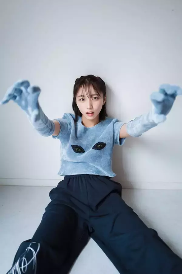日向坂46大野愛実、“世界征服”をテーマに撮影…無邪気な姿からキュートな魅力まで